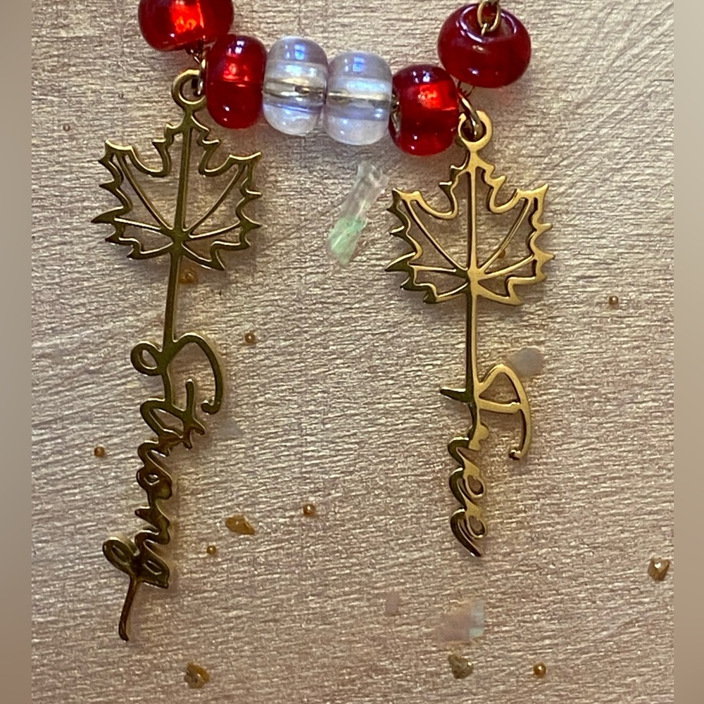 🇨🇦 Strong & Free Necklace 🇨🇦 - Picture 9 of 13